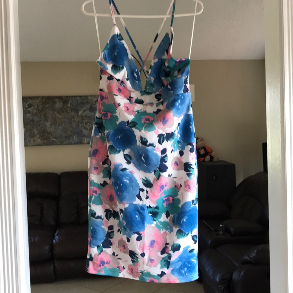 NWOT Floral dress with zipper & slit! 🌸